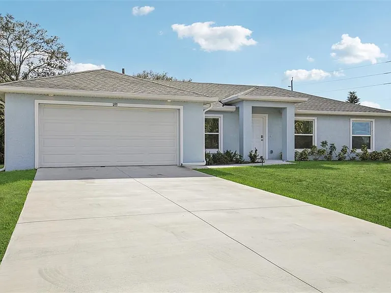 1193 NW Victoria Ave exterior